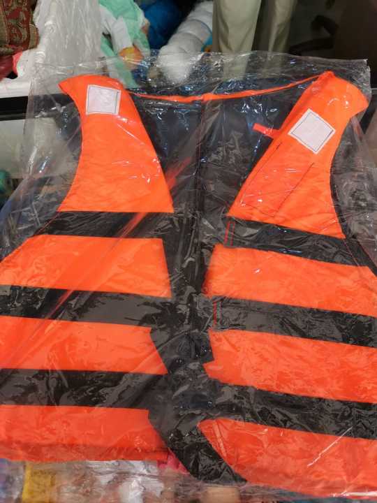 3-Buckle%20Swimming%20Life%20Jacket%20For%20Adults%20Made%20In%20Sri%20Lanka%20Best%20Quality%20-%20Image%204