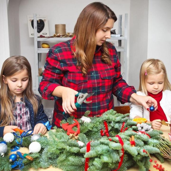 Welded%20Wire%20Wreath%20Frame%20Versatile%20%20Multi-sized%20Metal%20Wreath%20Ring%20Round%20Floral%20Craft%20Wire%20Wreath%20Frame%20for%20Wedding%20Decor%20Valentine%E2%80%99s%20Day%20Easter%20Celebration%20Floral%20Arrangements%20Craft%20Enthusiasts%20-%20Image%203