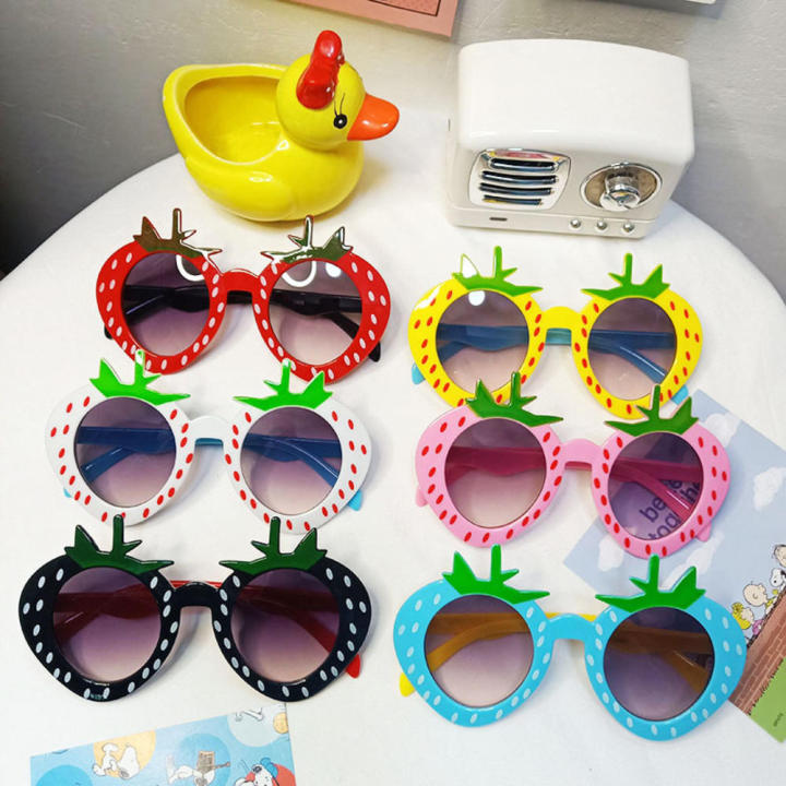 Durable%20Children%20sunglasses%20Comfortable%20Retro%20Lightweight%20Cartoon%20strawberry%20glasses%20Lovely%20UV%20protection%20Boys%20Girls%20tide%20eyeglasses%20for%20Outdoor%20activities%20Beach%20vacations%20Summer%20fashion%20Kids'%20-%20Image%205