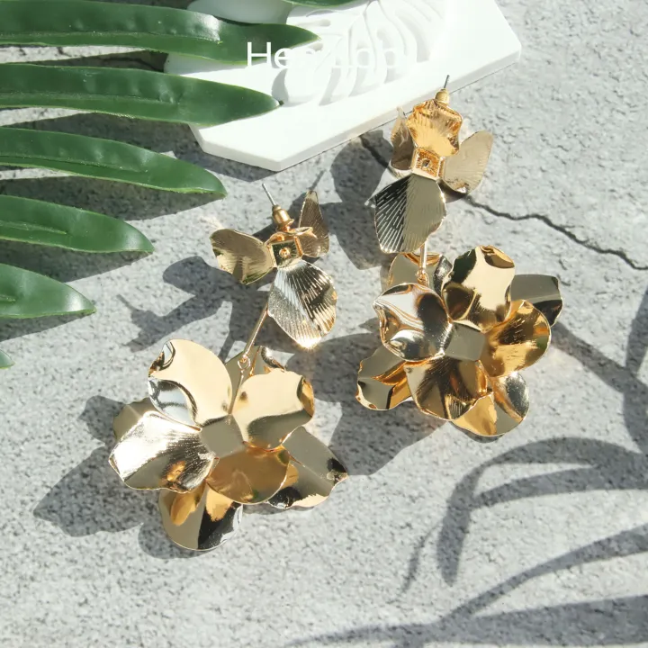 Her%20Lab%20Jewelry%20%7CAretes%20Vintage%20de%20Flor%20en%20Metal%20Dorado%20-%20Estilo%20Franc%C3%A9s%20y%20Elegante%20para%20Mujer%20-%20Image%203