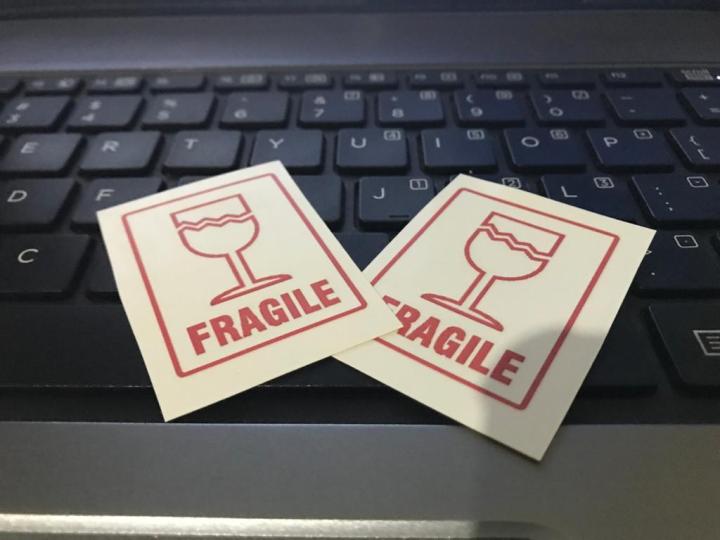 50%20Fragile%20Stickers%20for%20Sensitive%20Packaging%20Glass%20Safe%20Package%20&%20Daraz%20Package%20Safe%20-%20Image%204