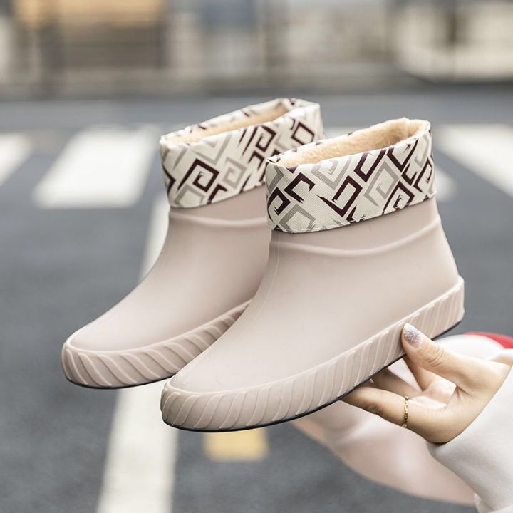 Japanese%20Rain%20Shoes%20Women%20Non-Slip%20Tendon%20Bottom%20New%20Stylish%20Rubber%20Shoes%20Work%20Rain%20Boots%20Women's%20Short%20Waterproof%20Boots%20-%20Image%203