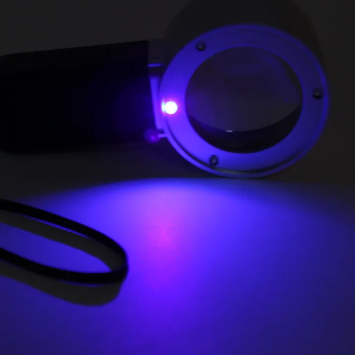 30X%20Magnifying%20Glass,%20Handheld%20Magnifier%203%20LEDs%201%20UV%20Ergonomic%20Handle%20for%20Book%20Reading%20-%20Image%202