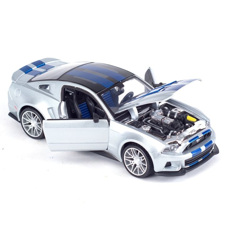 Maisto%201:24%202014%20Ford%20Mustang%20Street%20Racer%20Sports%20Car%20Static%20Die%20Cast%20Vehicles%20Collectible%20Model%20Car%20Toys%20-%20Image%204