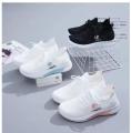 Women's flying white shoes leisure sports running tide shoes girls new spring and autumn. 