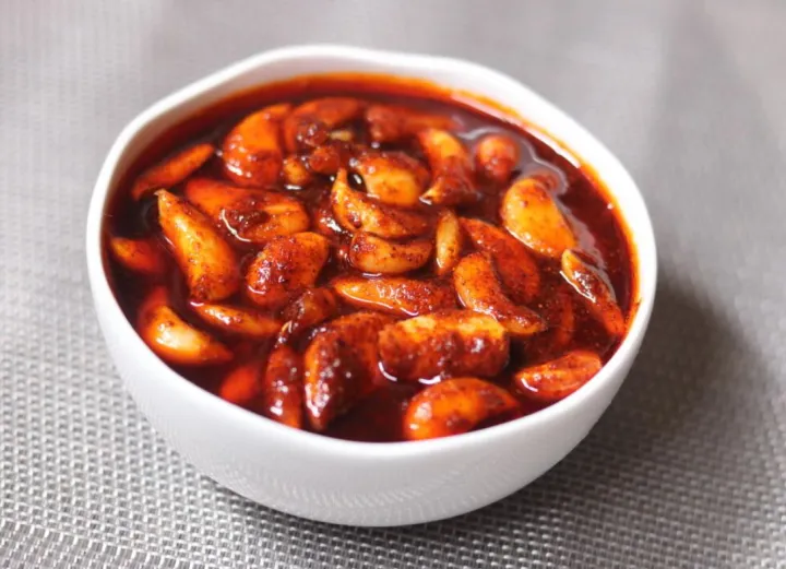 Aachi%20Garlic%20Pickle%2050g%20-%20Image%202