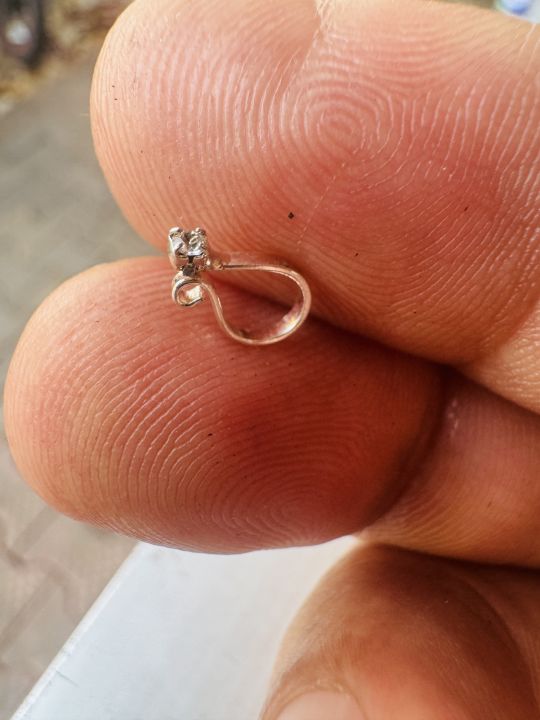 Gold%20and%20silver%20color%20cute%20nose%20ring%20nose%20pin%20with%20white%20stone%20-%20Image%206