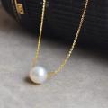 Pearl pendent necklace. 
