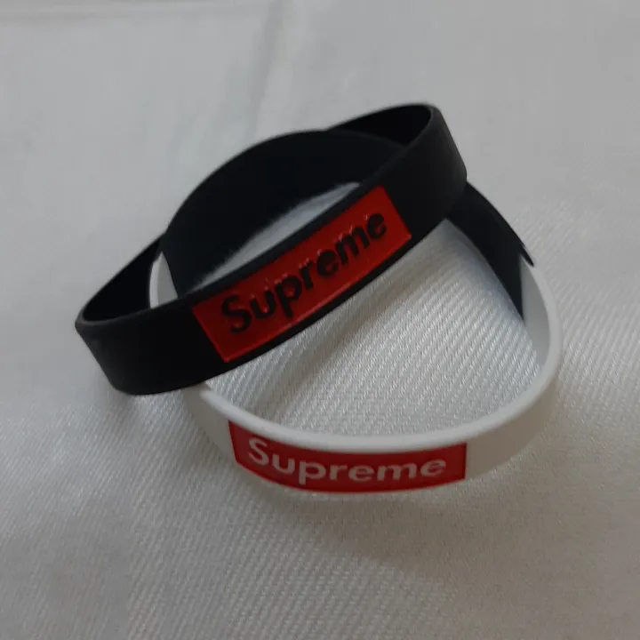 One%20Free%20Size%20Rubber%20Stretchable%20Supreme%20Wristband%20Bracelet%20For%20Men%20Events%20Party%20Sports%20&%20Daily%20Wear%20(Black,%20Black%20&%20White%20Mix%20Color%20)%20-%20Image%206