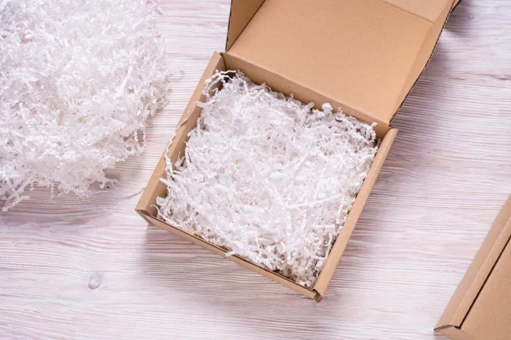 White%20colour%20Shredded%20and%20Crinkled%20Paper%20fillers%20for%20Gift%20Box%20Filling%20Party%20Gift%20Packaging%2050%20Gram%20-%20Image%203