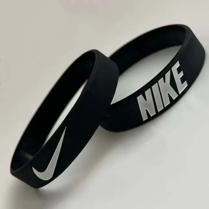 Black%20&%20White%20Mix%20Color%20Free%20Size%20Stretchable%20Silicone%20Wristband%20Bracelet%20For%20Men%20Events%20Party%20Sports%20&%20Daily%20Wear%20-%20Image%207