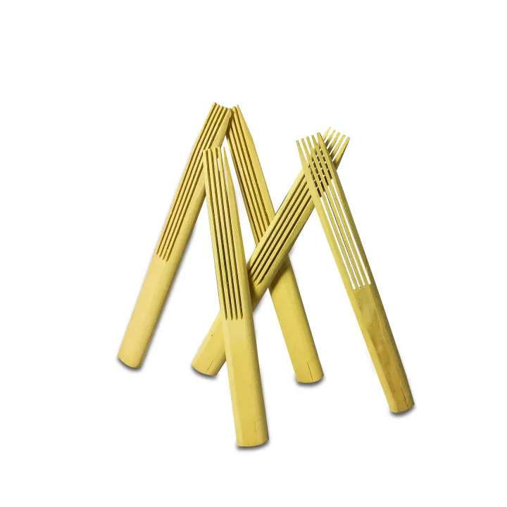 Natural%20Wooden%20Lice%20Comb%20-%20Effective%20Nit%20and%20Lice%20Removal%20Tool%20-%20Image%203