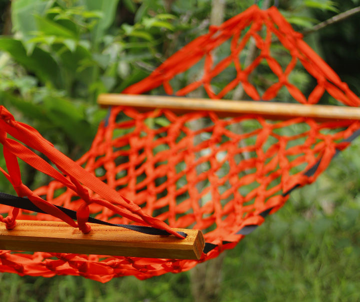 Hammock,%20Wooden%20Stick%20to%20Prevent%20Tipping,%20Hanging%20Bed%20-%20Image%203