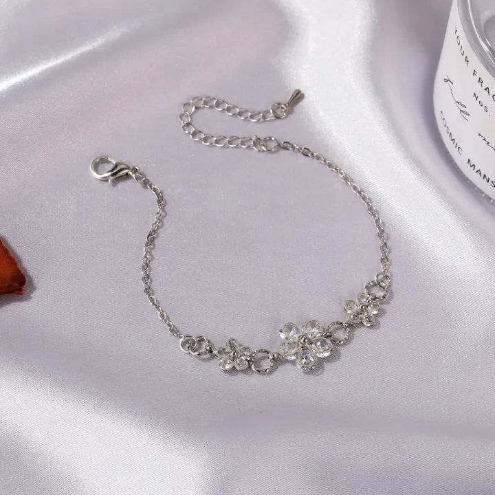 Qingwen%20Korean%20Style%20Fresh%20Crystal%20Flowers%20Bracelet%20Special-Interest%20Design%20Student%20Temperamental%20Bracelet%20ins%20Popular%20Online%20Red%20Birthday%20Gift%20-%20Image%204