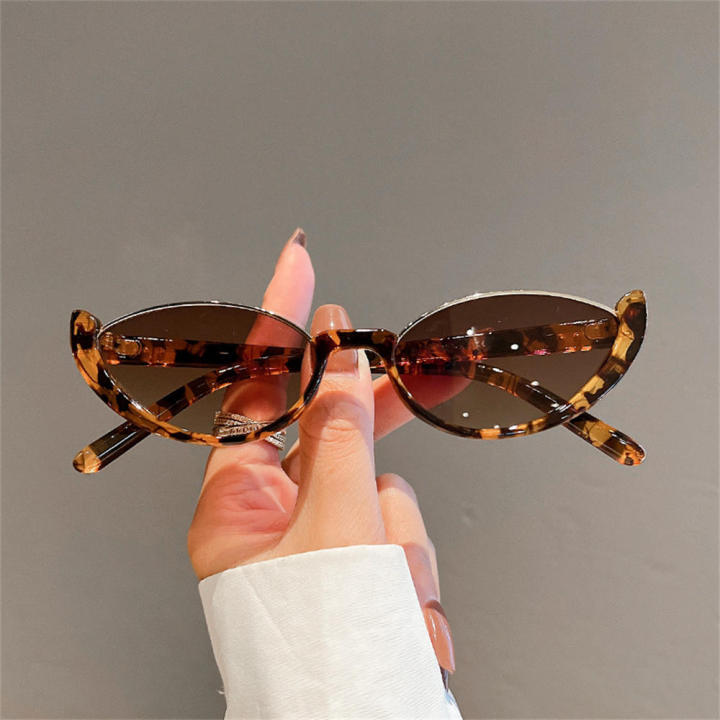 Fashion%20Retro%20sunglasses%20Unique%20frames%20UV400%20Vintage%20shades%20Half%20frame%20sunglasses%20Women%20Luxury%20designer%20eye%20sunglasses%20for%20Outdoor%20activities%20Beach%20attire%20Fashion%20shows%20Vacation%20sunglasses%20wear%20-%20Image%204
