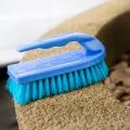 IRON SCRUB BRUSH (HARD) - FEATHER BRAND. 