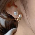 Women's French High-end Temperament Pearl Stud Earrings Fashion Female Retro Light Luxury Hoop Earrings. 