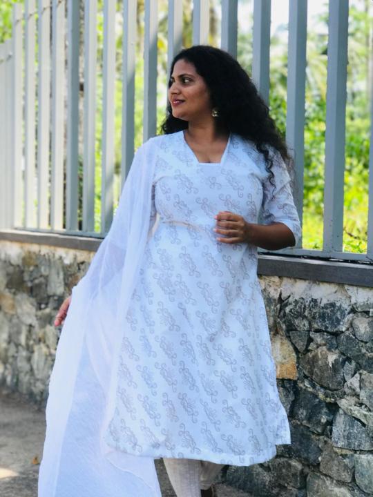 Nessie%20Black%20V%20Neck%20White%20Floral%20Printed%20A%20Line%203/4%20Sleeve%20Kurta%20Fashion%20Women%20Clothing%20Traditional%20-%20Image%205