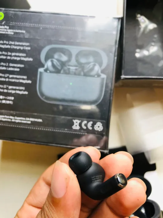Apple%20Airpods%20Pro%20Gen%202%20Matt%20Black%20Edition%20-%20Image%2010