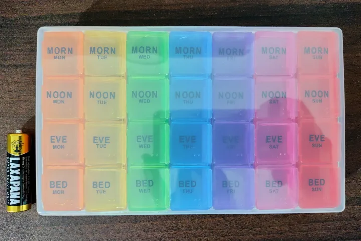 Four%20compartments%20daily%20pill%20organizer/storage%20multi%20colour%20-%20Image%205