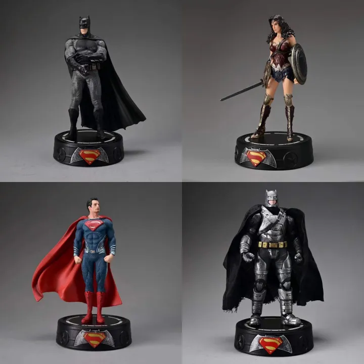 Justice League - Statuetta Batwoman FGC08: 15 Cm Articolata Con 20 Punti Di Movimento. Accessori E Base Per Collezione. DC Comics Renaissance.