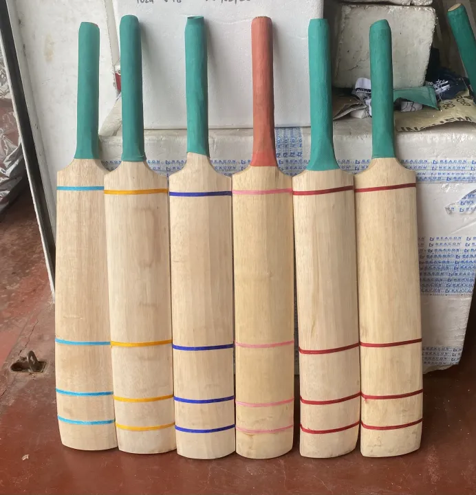 Soft%20Ball%20Cricket%20Bat%20-%20Lightweight%20Wooden%20Bat%20for%20Soft%20Tennis%20Ball%20Cricket%20-%20Strong%20&%20Durable%20Handle%20-%20Ideal%20for%20Casual%20&%20Club%20Matches%20-%20Image%203