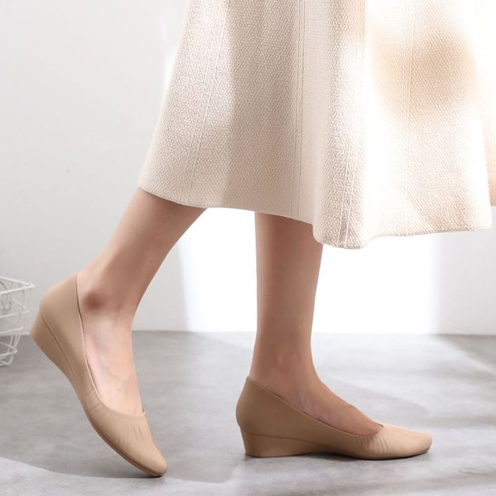 Pointed%20Low-Cut%20Rain%20Boots%20Women's%20Short%20Spring%20and%20Summer%20Low-Top%20Water%20Shoes%20Kitchen%20Household%20Waterproof%20Work%20Rubber%20Shoes%20Pumps%20Soft%20Bottom%20-%20Image%208