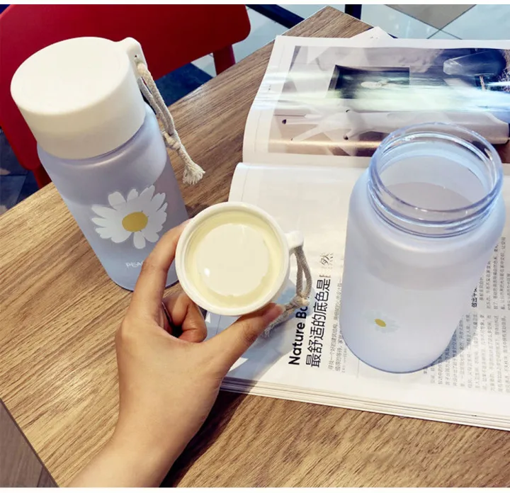 Outdoor%20Leakproof%20Travel%20Cute%20Small%20Daisy%20Plastic%20Water%20Bottles%20-%20Image%205