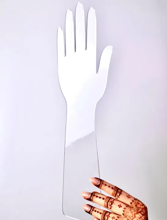 Acrylic%20Hand%20for%20Mehndi%20Practice%20-%20Image%205