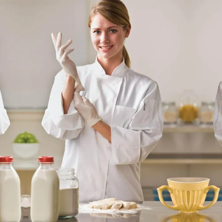 Top%20Glove%20Latex%20Disposable%20Glove,%20Powder%20Free%20Natural%20Color%20(100%20Pcs%20Per%20Box)%20-%20Image%204