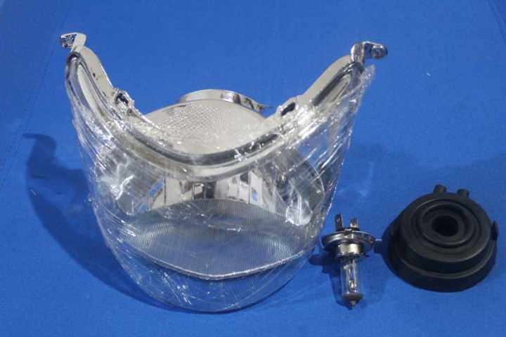 Ct100%20headlight%20full%20set%20(%20CT100%20full%20set%20with%20bulb%20holder%20and%20bulb)%20-%20Image%203