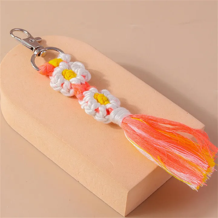 Handmade%20Daisy%20keychain%20Stylish%20Colorful%20Macrame%20key%20ring%20Bohemian%20purse%20charm%20for%20Backpack%20accessory%20Key%20organizer%20Bag%20decoration%20Gift%20for%20women%20Boho%20fashion%20statement%20-%20Image%203