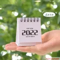 Creative Mini 2022 Calendar Portable Cute Desktop Small Desk Calendar Decoration Time Schedule. 