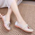 【WEJA】New Style Embroidered Women's Summer Old Beijing Cloth Shoes Women's Shoes Breathable Soft Bottom Lightweight Mom Shoes Ethnic Style Ancient Chinese Clothing Shoes Women's Shoes. 