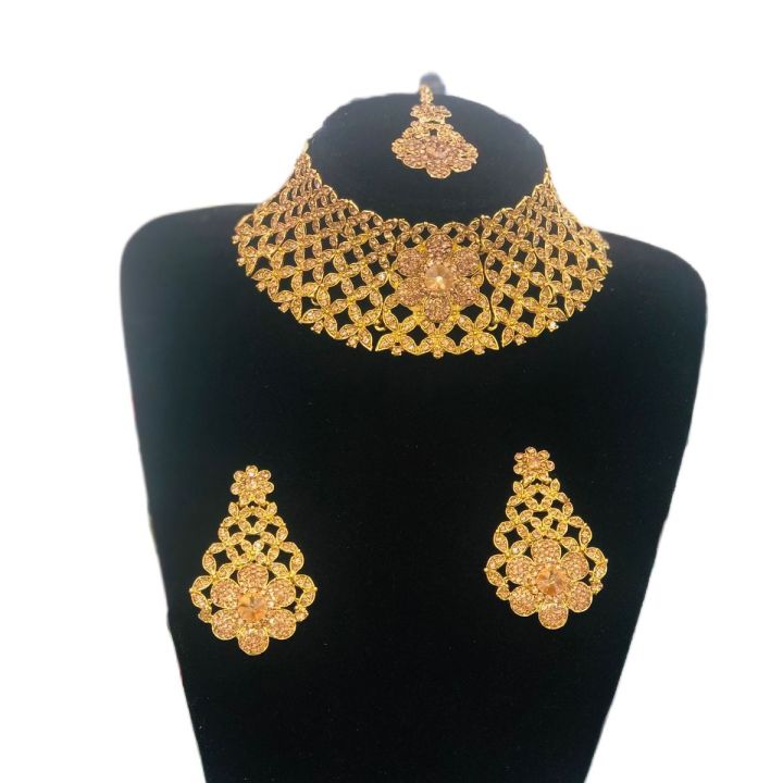 Luxury%20fashion%20Women%20Bridal%20%20Wedding%20Jewellery%20Multi-color%20Jewelry%20Set%20Elegant%20Fashionable%20Diamond%20Alloy%20Necklace%20+%20Earing%20Set%20+%20Maangtikka%20%20Necklace%20Set%20For%20Women%20-%20Image%203