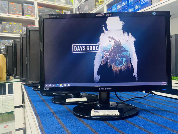 Samsung%20-%2020%20inch%20led%20wide%20screen%20monitors%20-%20Image%202