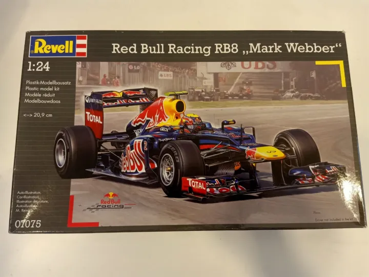 Red Bull Racing RB8 "Mark Webber" - Revell - Model Kit