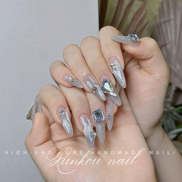 Hand-worn%20nails%20show%20white%20white%20random%20lines,%20magic%20mirror%20powder,%20nail%20art,%20ice%20transparent%20irregular%20French%20ins-style%20Japanese%20style%20-%20Image%202