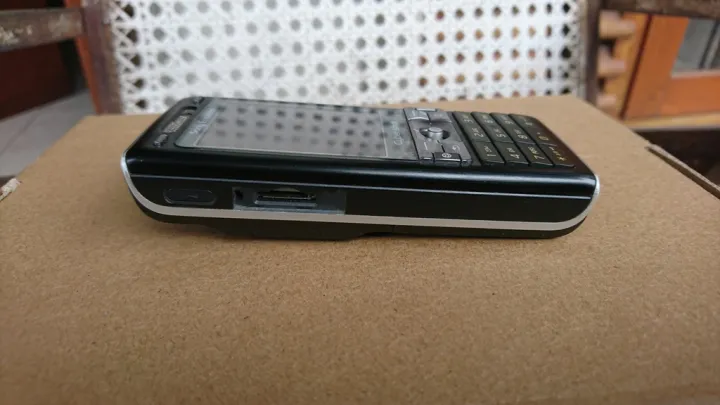 K800i%20Sony%20Ericsson%20Vintage%20Mobile%20%20Mint%20Condition%20-%20Image%204