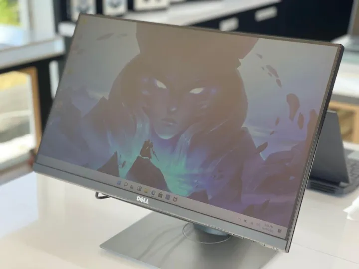 Dell%20P2418HT%20Touch%20Screen%20Monitor%20-%20Image%205