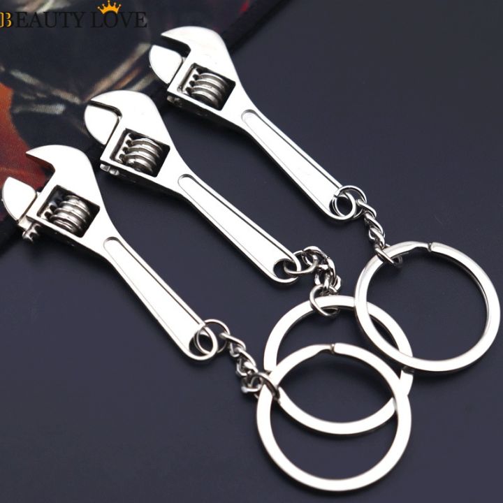 Creative Portable Practical Wrench Shaped Keychain Pendant / Multifunctional Adjustable Universal Alloy Spanner Keyring / Useful Metal Auto Keychain As Repair Tools Or Men Spe