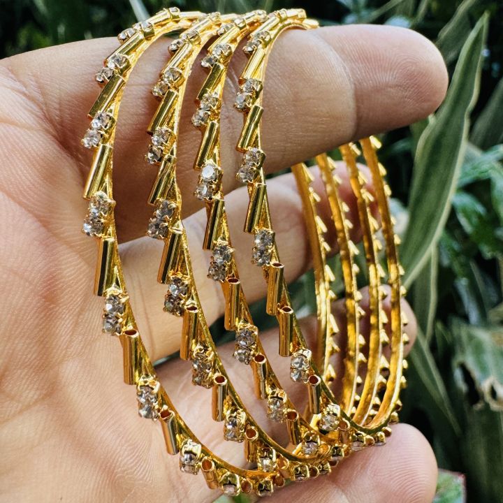 Gold%20Plated%20Zigzag%20Bangles%20with%20Stone%20for%20Women%20Fashion%20Jewelry%20Gift%20items%20for%20girls%20-%20Image%205