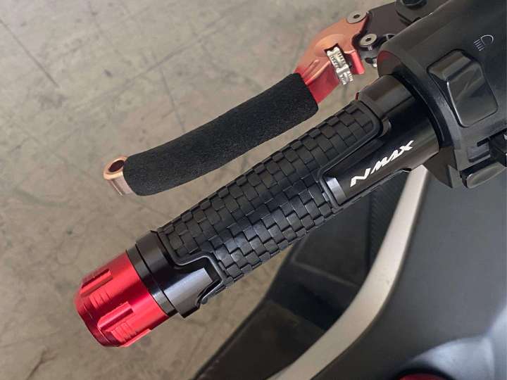 7/8''%2022MM%20handle%20grips%20For%20YAMAHA%20NMAX%20125%20155%20v1%20v2%202015%202016%202017%202018%202019%202020-2021%20NEW%20Motorcycle%20s%20racing%20handlebar%20grip%20LOGO%20N-MAX%20-%20Image%202