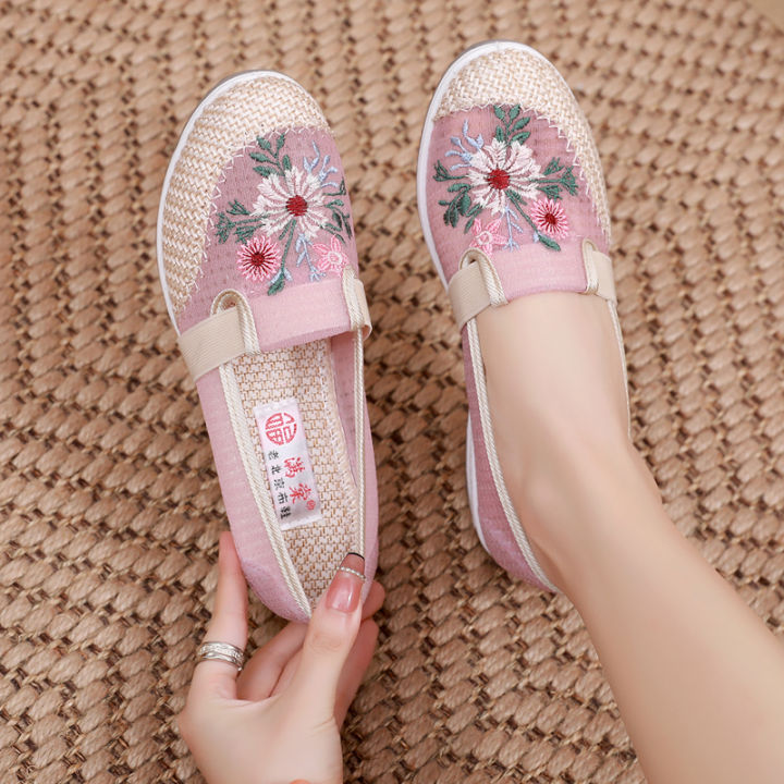 %E3%80%90ZIME%E3%80%912024cb%20Summer%20Mesh%20Shoes%20Women's%20Wedge%20Embroidered%20Shoes%20Old%20Beijing%20Cloth%20Shoes%20Women's%20Shoes%20Breathable%20Chinese%20Ancient%20Style%20Women's%20Shoes%20Casual%20-%20Image%204