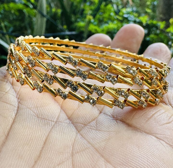 Gold%20Plated%20Zigzag%20Bangles%20with%20Stone%20for%20Women%20Fashion%20Jewelry%20Gift%20items%20for%20girls%20-%20Image%207