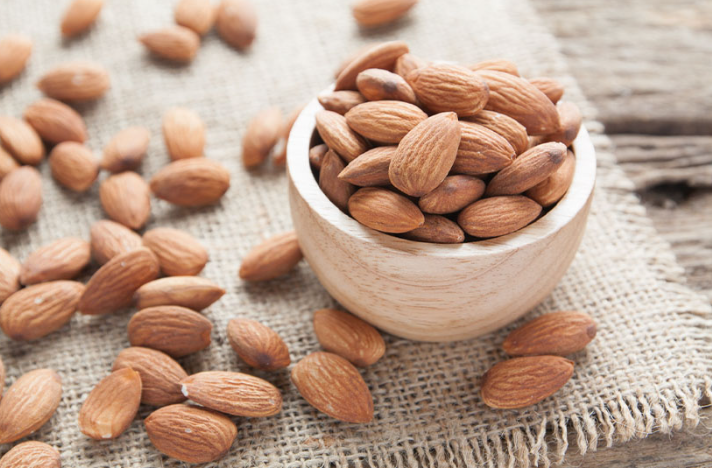 Premium%20California%20Almonds%20-%2050g%20-%20Image%205