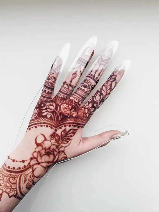 Acrylic%20Hand%20for%20Mehndi%20Practice%20-%20Image%208