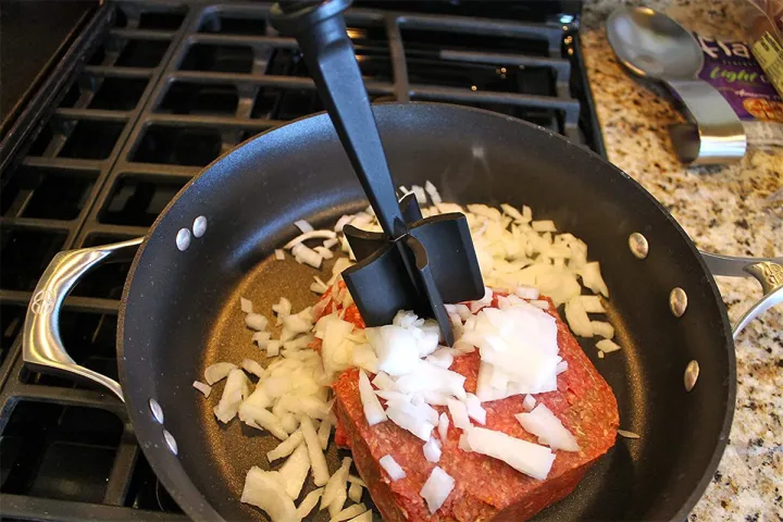 KOKKO%20Meat%20Chopper,%20Heat%20Resistant%20Meat%20Masher,%20Potato%20Masher,%205%20Curve%20Blade%20Hamburger%20Chopper,%20Ground%20Beef%20Chopper,%20Kitchen%20Tools%20&%20Meat%20Browning%20Utensils%20-%20Image%204