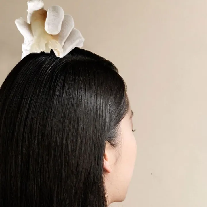 New%20Solid%20Color%20Massage%20Comb%20Resin%20Portable%20Octopus%20Comb%20ASMR%20Relax%20Brush%20Massage%20Eight-%20Comb%20-%20Image%203