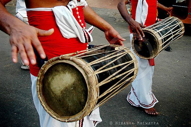 Yak%20Beraya%20Sri%20Lankan%20Traditional%20drum%20Pahatharata%20Beraya%20Dandu%20Beraya,%20Ruhunu%20Beraya,%20Yak%20Beraya%20or%20the%20Goshaka%20Beraya%20%E0%B6%BA%E0%B6%9A%E0%B7%8A%20%E0%B6%B6%E0%B7%99%E0%B6%BB%E0%B6%BA%20%E0%B6%B4%E0%B7%84%E0%B6%AD%E0%B6%BB%E0%B6%A7%20%E0%B6%B6%E0%B7%99%E0%B6%BB%20-%20Image%203